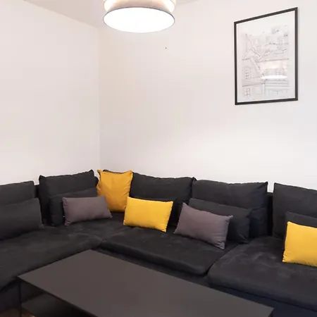Spacious Duplex Apartment - Eiffel Tower