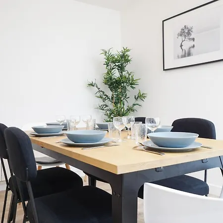Spacious Duplex - Eiffel Tower