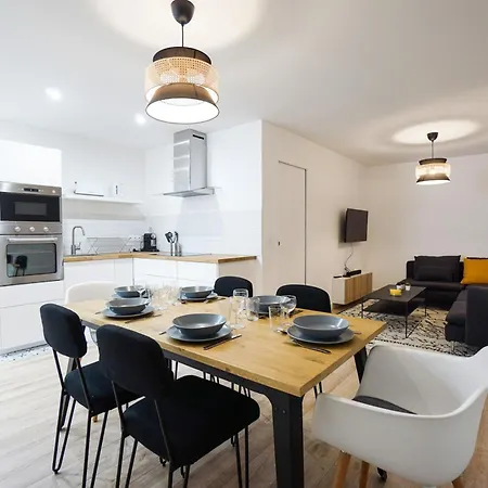 Appartement Spacious Duplex Apartment - Eiffel Tower Parijs