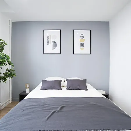 Spacious Duplex Apartment - Eiffel Tower