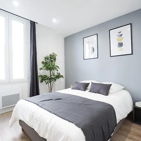 Spacious Duplex Apartment - Eiffel Tower Parijs