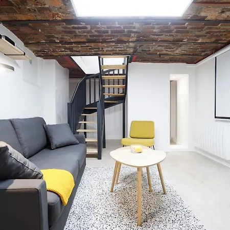 Spacious Duplex Apartment - Eiffel Tower * Parijs